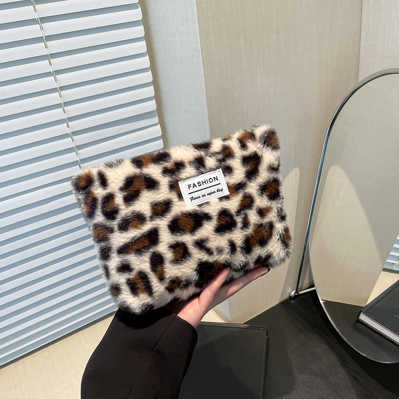 Bolsa de maquillaje de felpa c - Beauty Makeup Women reseña y precio